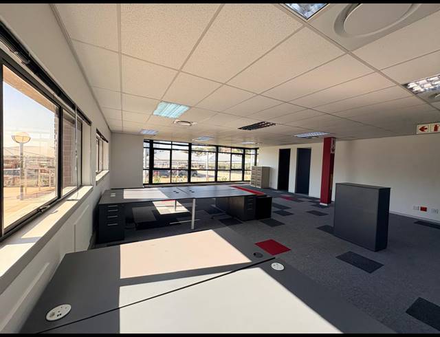 354M² OFFICE TO LET IN MIDRIDGE PARK